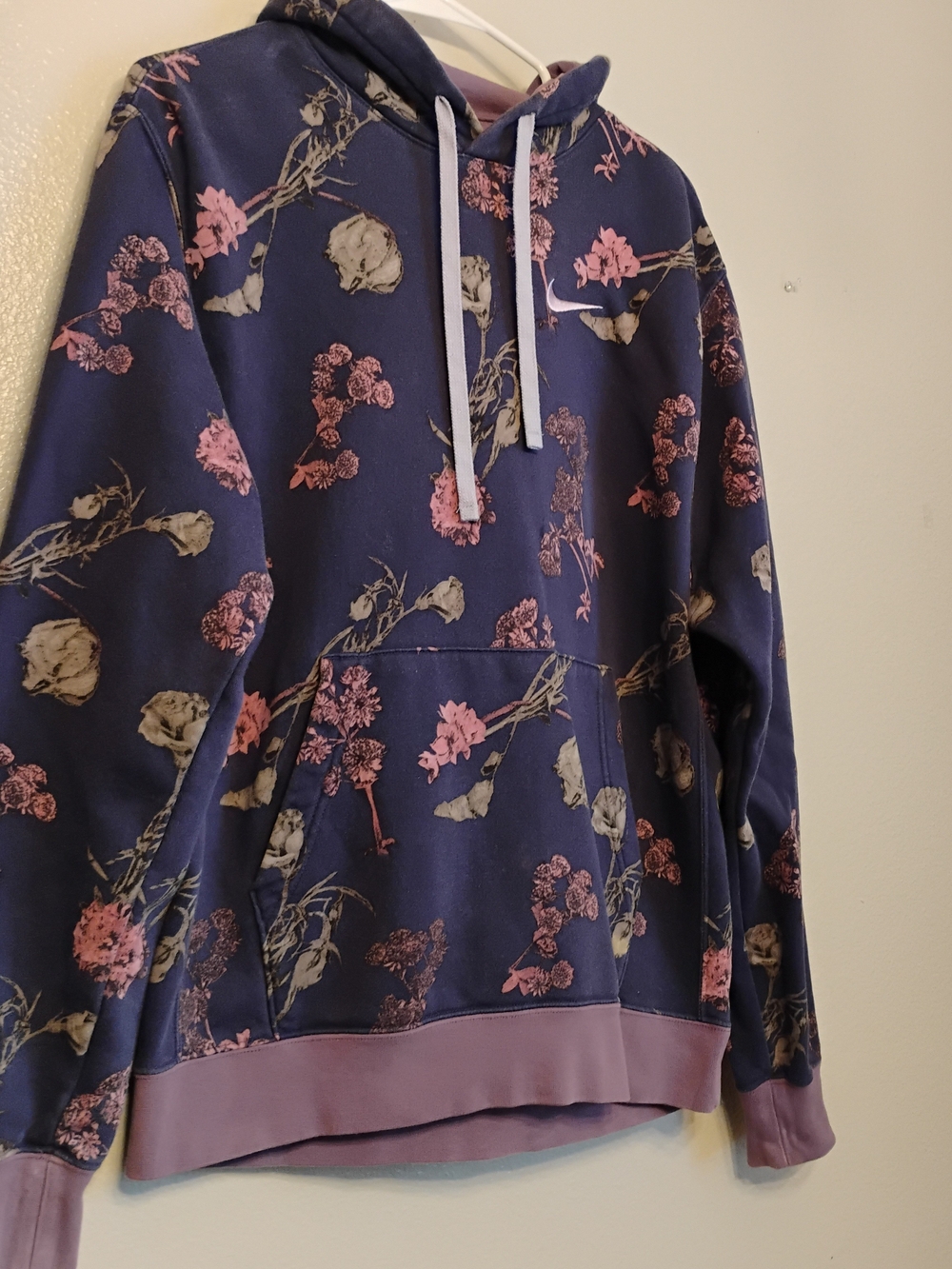 Nike Women’s Floral Fleece Hoodie Size M Purple Pink Pullover Sweatshirt Swoosh